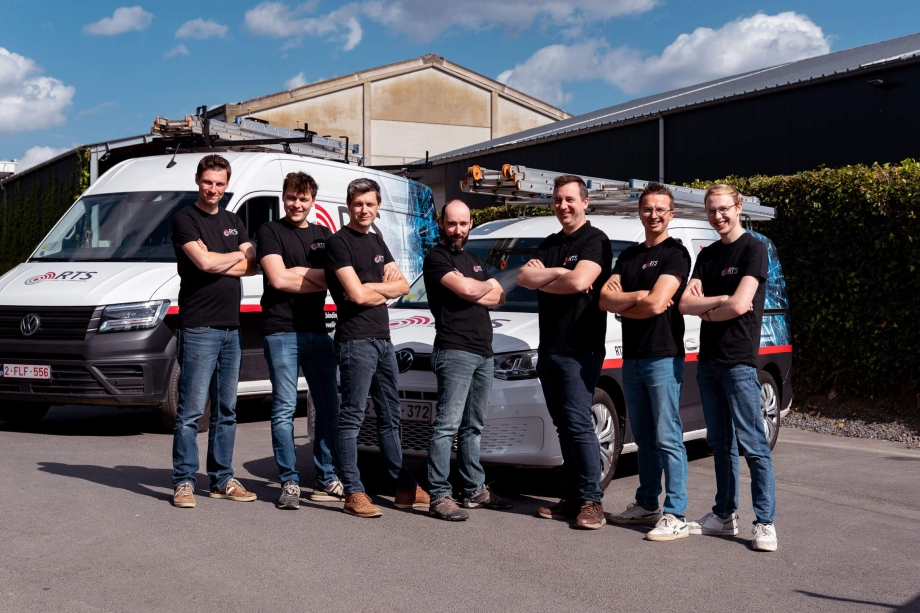 Team service engineers